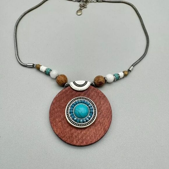Necklace Southwest Turquoise Blue Beads Wood Pendant Silver Tone 18 Inch - Picture 7 of 8